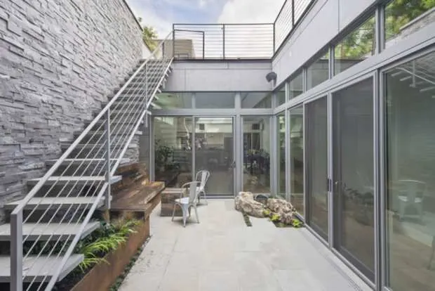 709 Sackett Street — photo 4